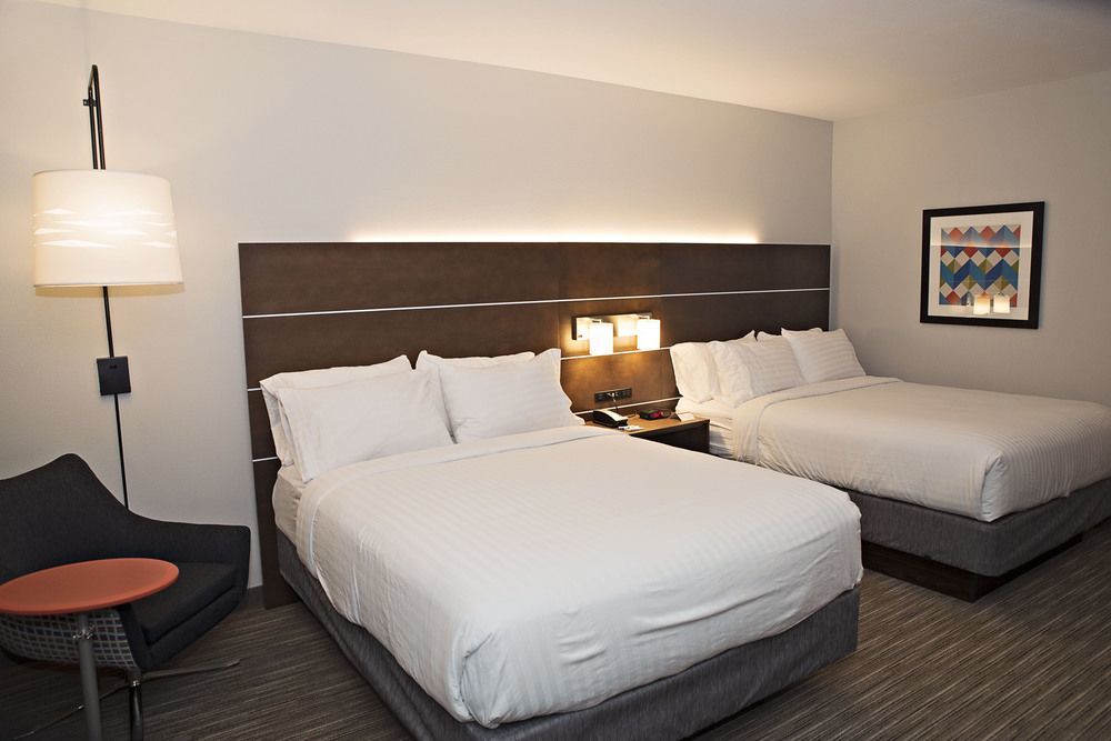 Holiday Inn Express & Suites - Rantoul By Ihg Buitenkant foto